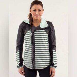Lululemon Run : Get up and glow jacket mint moment size 6